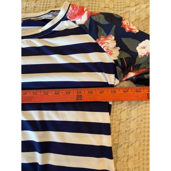 Fashion Blouse Size ? Medium Wide Navy & White Stripes Floral Sleeves Unique Top - Picture 7 of 9